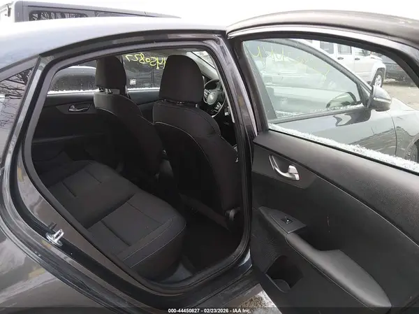 3KPF24AD2KE110541 2019 KIA FORTE - Image 8
