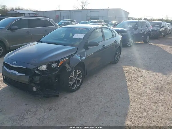 3KPF24AD2KE111236 2019 KIA FORTE - Image 2