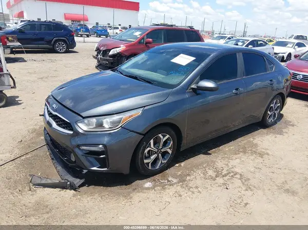 3KPF24AD2KE111267 2019 KIA FORTE - Image 2