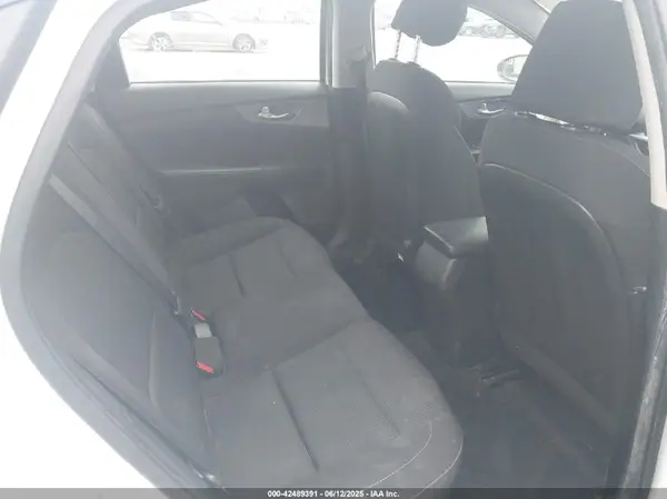 3KPF24AD2KE114900 2019 KIA FORTE - Image 8