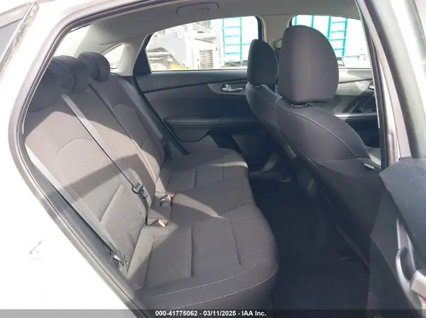 3KPF24AD2KE115884 2019 KIA FORTE - Image 8