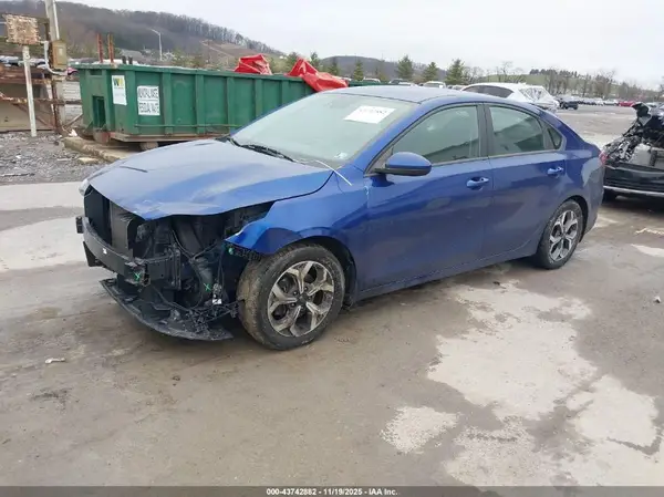 3KPF24AD2KE117828 2019 KIA FORTE - Image 2