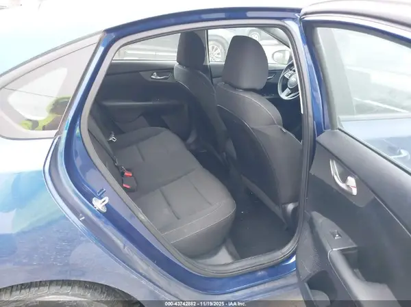 3KPF24AD2KE117828 2019 KIA FORTE - Image 8