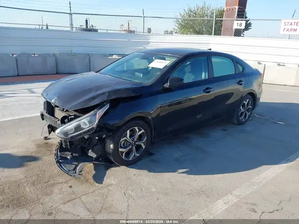 3KPF24AD2KE118588 2019 KIA FORTE - Image 2