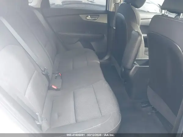 3KPF24AD2KE120244 2019 KIA FORTE - Image 8