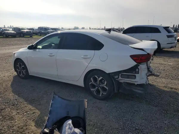 3KPF24AD2KE120471 2019 KIA FORTE - Image 2