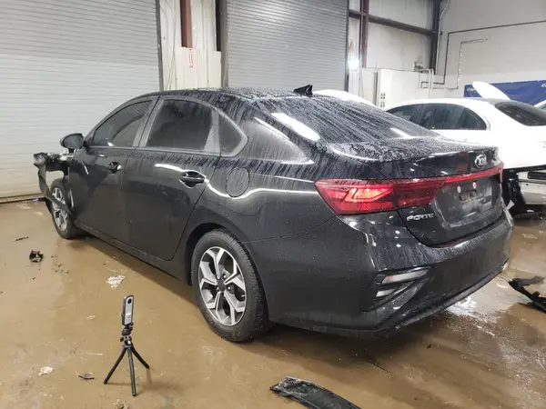 3KPF24AD2KE120499 2019 KIA FORTE - Image 2