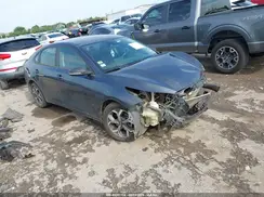3KPF24AD2KE122883 2019 KIA FORTE