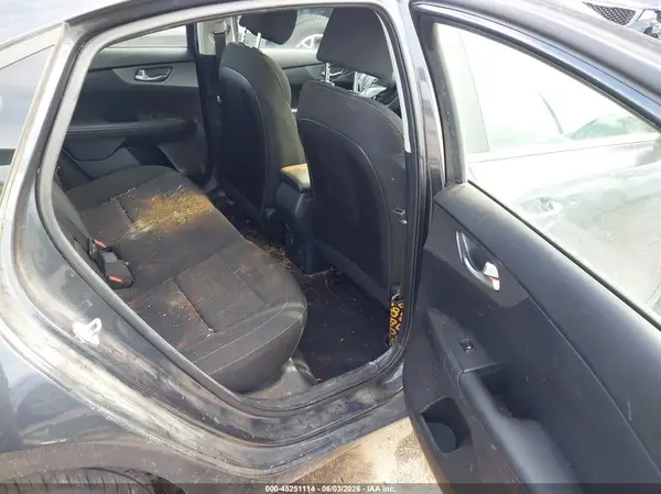 3KPF24AD2KE122883 2019 KIA FORTE - Image 8