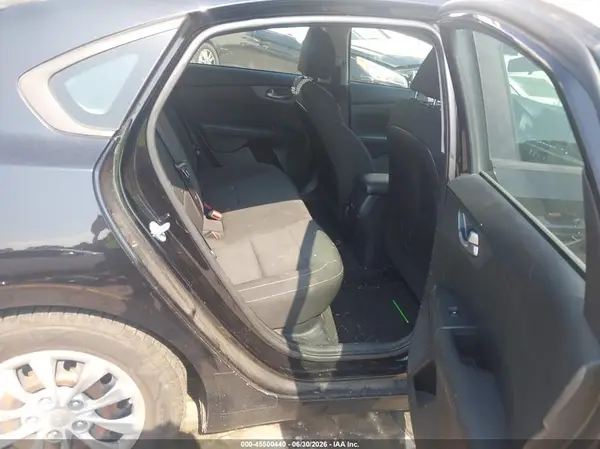 3KPF24AD2KE124083 2019 KIA FORTE - Image 8