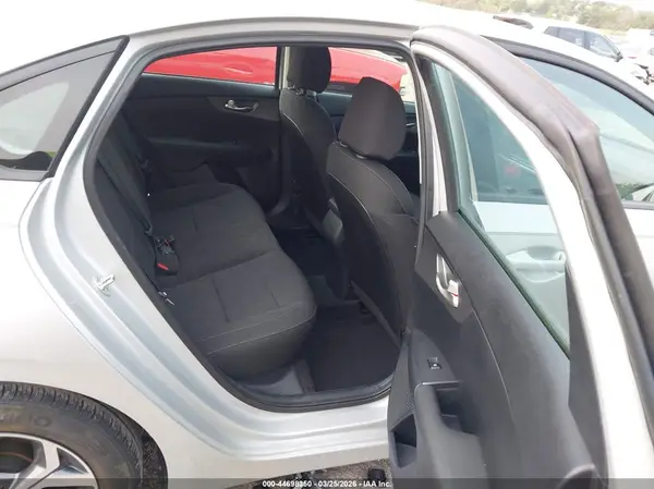 3KPF24AD2KE128750 2019 KIA FORTE - Image 8