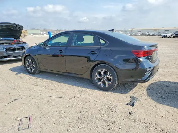 3KPF24AD2KE130238 2019 KIA FORTE - Image 2