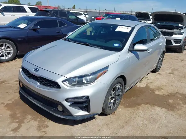 3KPF24AD2KE132331 2019 KIA FORTE - Image 2