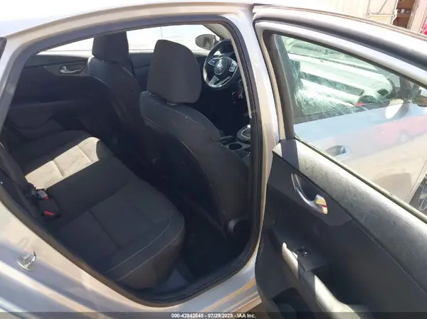 3KPF24AD2KE132331 2019 KIA FORTE - Image 8