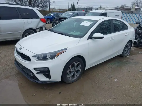 3KPF24AD2KE133897 2019 KIA FORTE - Image 2