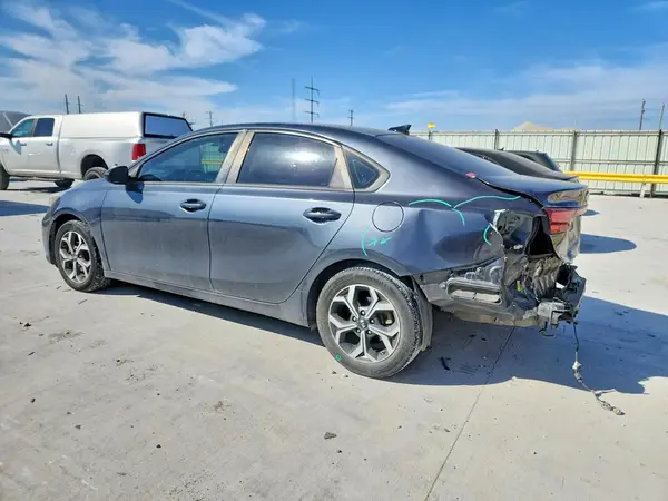 3KPF24AD2KE135715 2019 KIA FORTE - Image 2