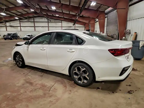 3KPF24AD2KE135858 2019 KIA FORTE - Image 2