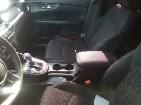 3KPF24AD2KE136086 2019 KIA FORTE - Image 8
