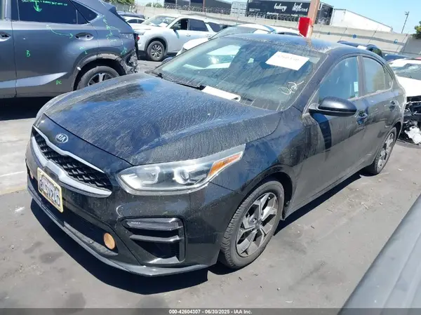3KPF24AD2KE137836 2019 KIA FORTE - Image 2
