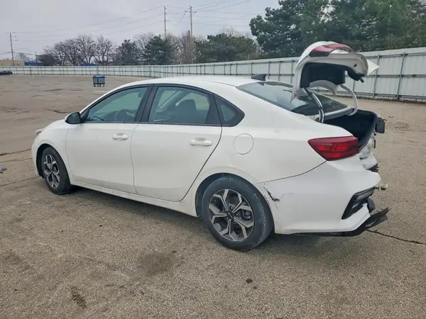 3KPF24AD2KE138677 2019 KIA FORTE - Image 2