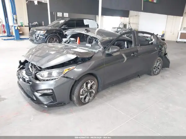 3KPF24AD2LE222595 2020 KIA FORTE - Image 2