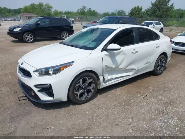 3KPF24AD2LE240062 2020 KIA FORTE - Image 2