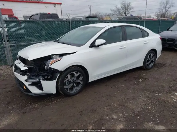 3KPF24AD2ME263102 2021 KIA FORTE - Image 2