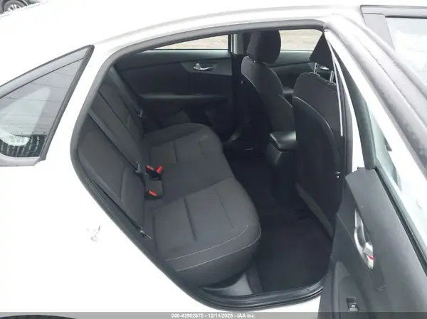 3KPF24AD2ME263102 2021 KIA FORTE - Image 8