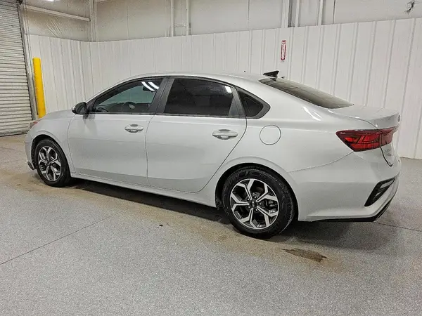 3KPF24AD2ME268221 2021 KIA FORTE - Image 2