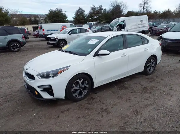 3KPF24AD2ME272656 2021 KIA FORTE - Image 2