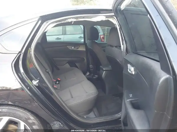3KPF24AD2ME273208 2021 KIA FORTE - Image 8