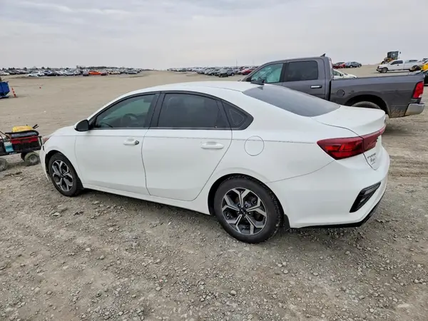3KPF24AD2ME280594 2021 KIA FORTE - Image 2