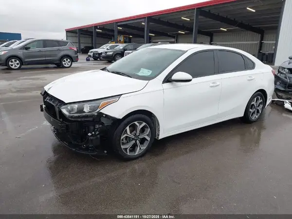 3KPF24AD2ME301606 2021 KIA FORTE - Image 2