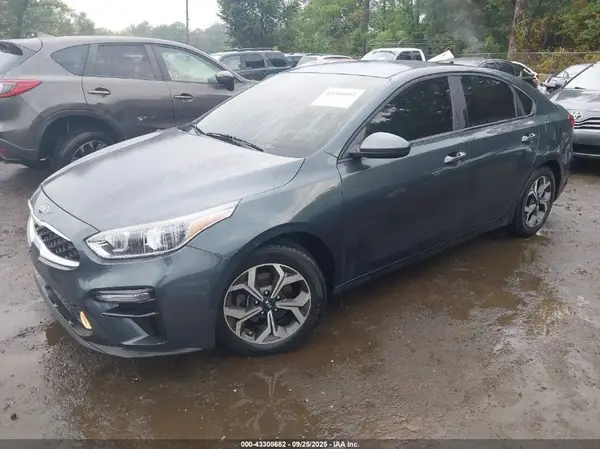 3KPF24AD2ME302304 2021 KIA FORTE - Image 2