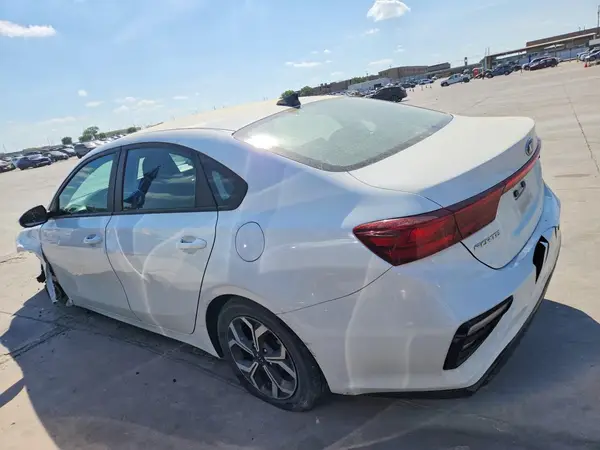 3KPF24AD2ME303372 2021 KIA FORTE - Image 2