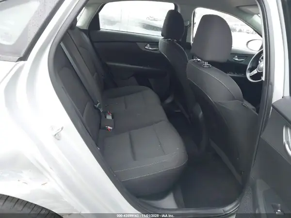 3KPF24AD2ME305039 2021 KIA FORTE - Image 8