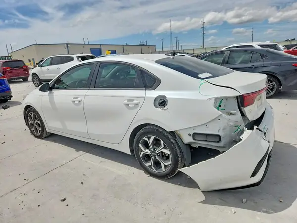 3KPF24AD2ME309947 2021 KIA FORTE - Image 2