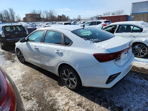3KPF24AD2ME313559 2021 KIA FORTE - Image 2