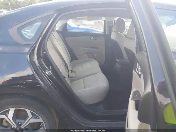 3KPF24AD2ME325324 2021 KIA FORTE - Image 8