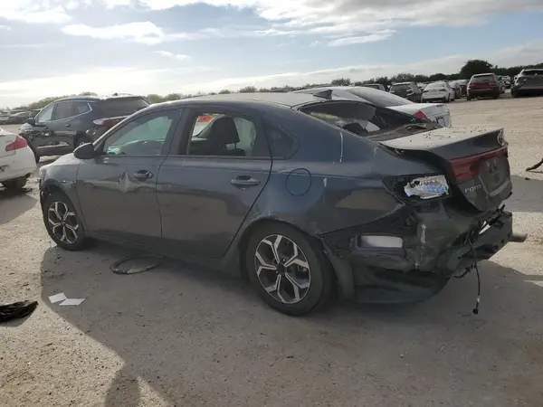 3KPF24AD2ME345735 2021 KIA FORTE - Image 2