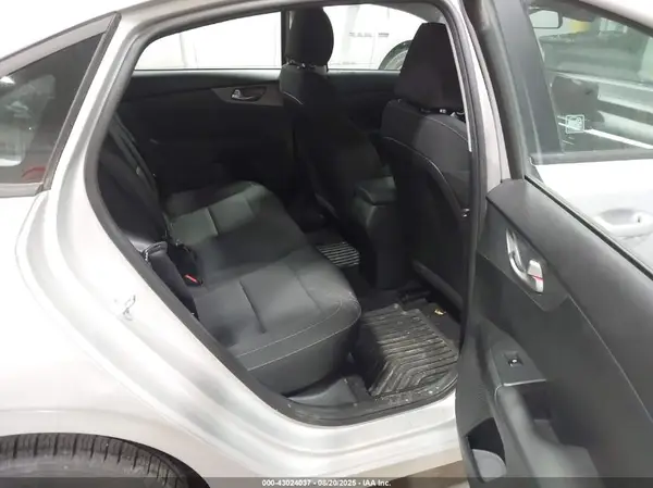 3KPF24AD2ME362809 2021 KIA FORTE - Image 8