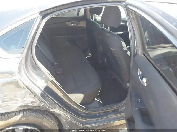 3KPF24AD2ME370344 2021 KIA FORTE - Image 8