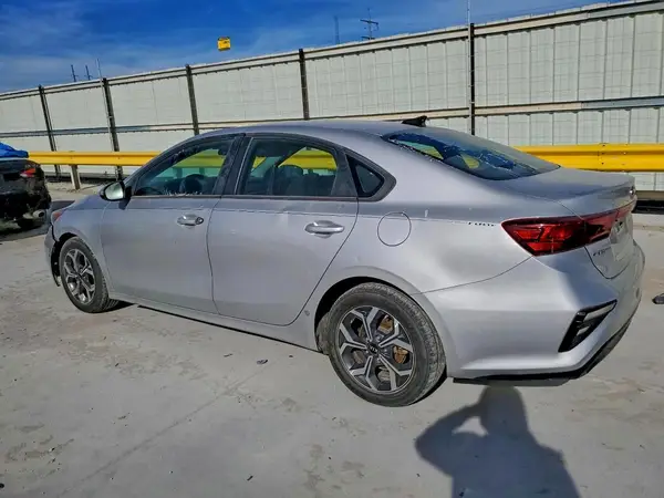 3KPF24AD2ME377181 2021 KIA FORTE - Image 2