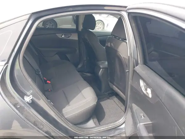 3KPF24AD2ME377519 2021 KIA FORTE - Image 8