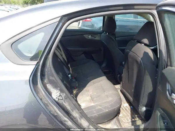 3KPF24AD2ME381831 2021 KIA FORTE - Image 8