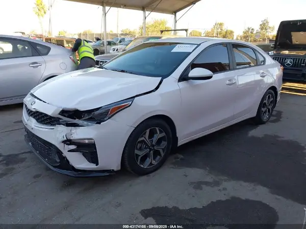 3KPF24AD2ME384213 2021 KIA FORTE - Image 2