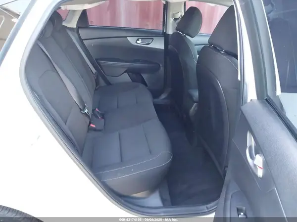 3KPF24AD2ME384213 2021 KIA FORTE - Image 8