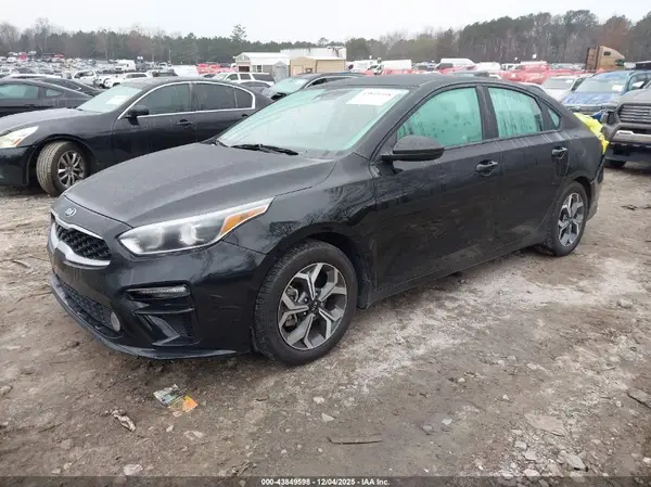 3KPF24AD2ME390478 2021 KIA FORTE - Image 2