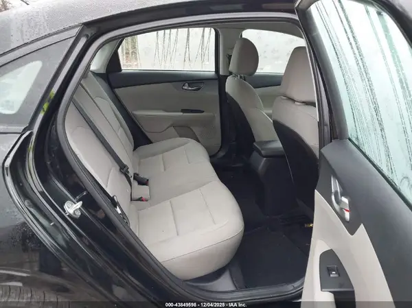 3KPF24AD2ME390478 2021 KIA FORTE - Image 8