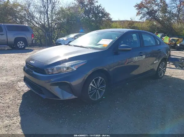 3KPF24AD2NE418233 2022 KIA FORTE - Image 2